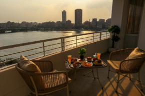Luxury 5-Star Nile View Apartment - Prime Cairo Location